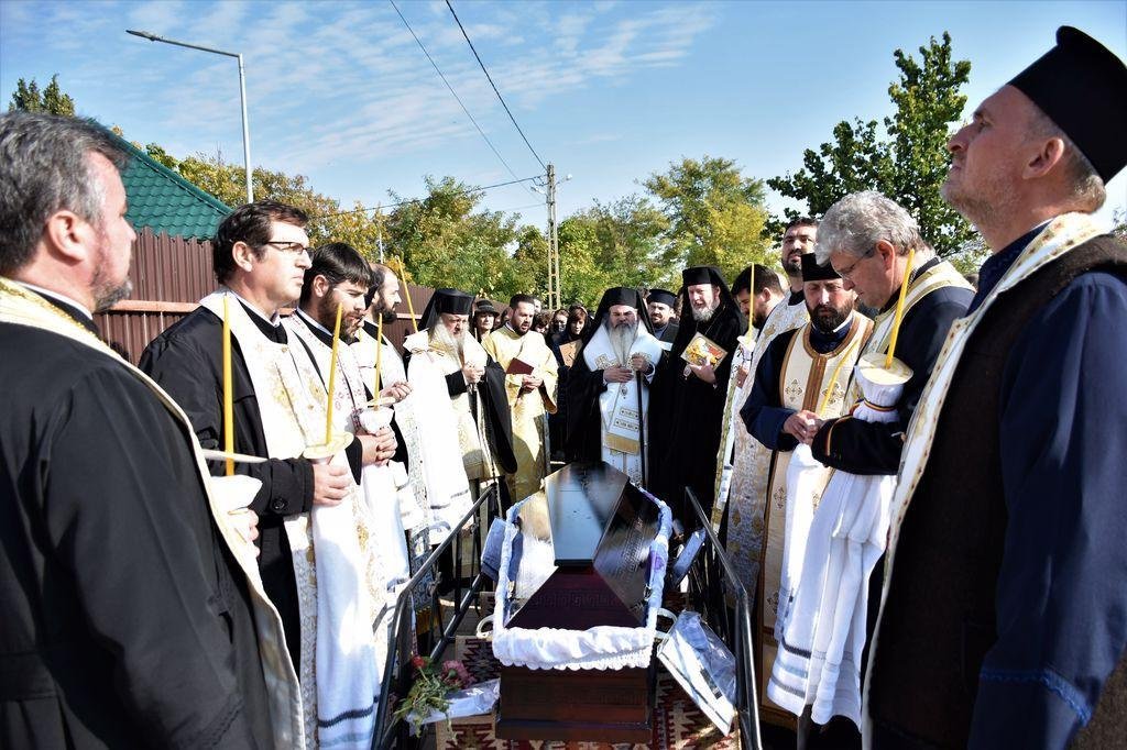 Doamna Tasia Nica, mama PS Părinte Emilian Crișanul, a fost înmormântată la Berezeni, Huși 188701