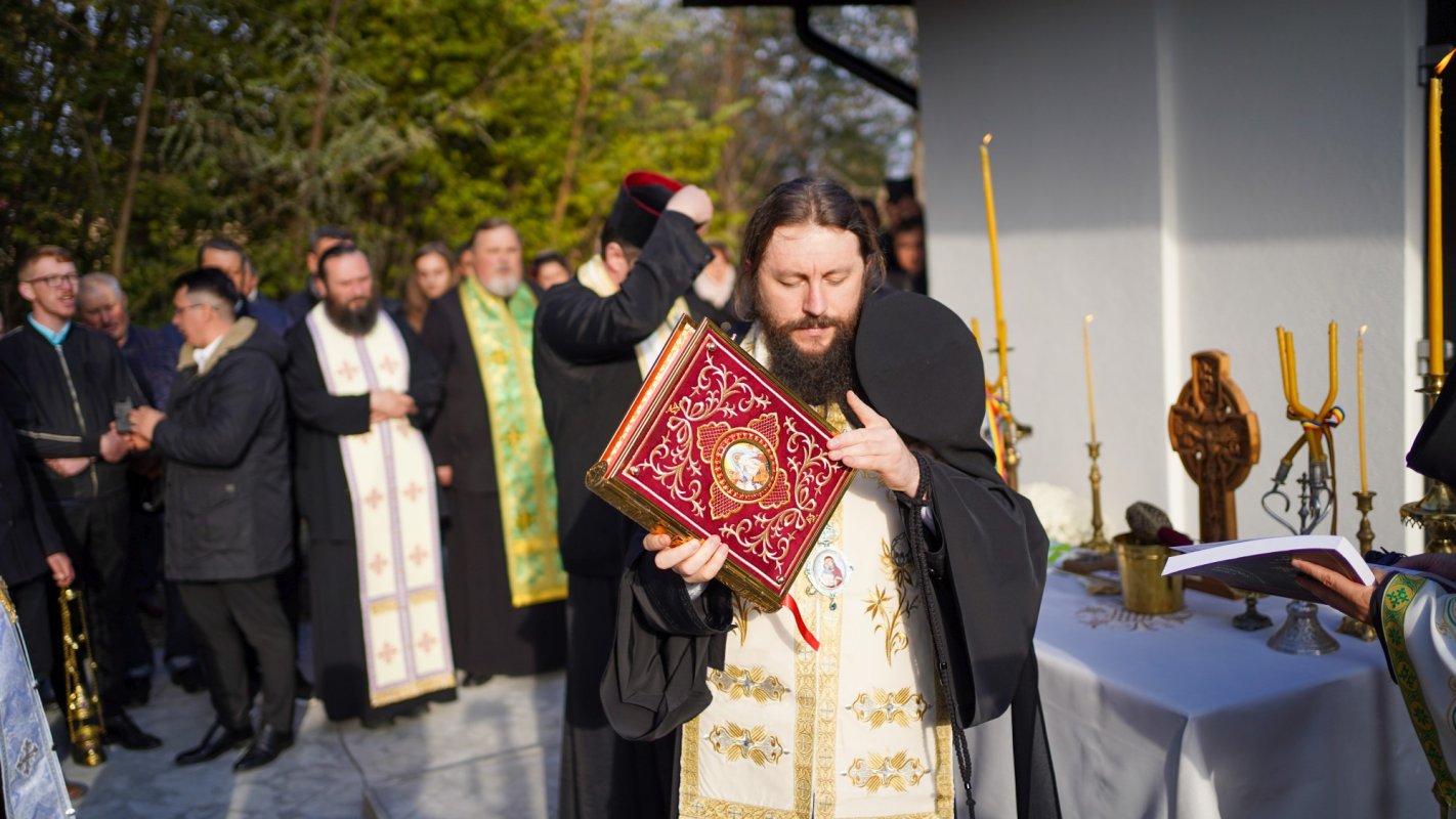 A fost sfințit Paraclisul „Sfântul Mucenic Ioan Rusul” din Voitinel 188993