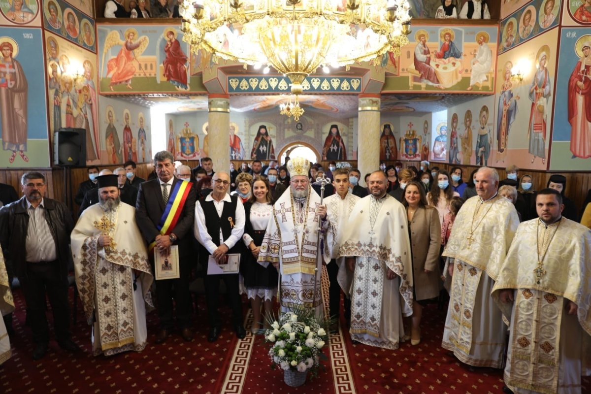 Binecuvântare arhierească în Parohia Buciumi, Maramureş 189023