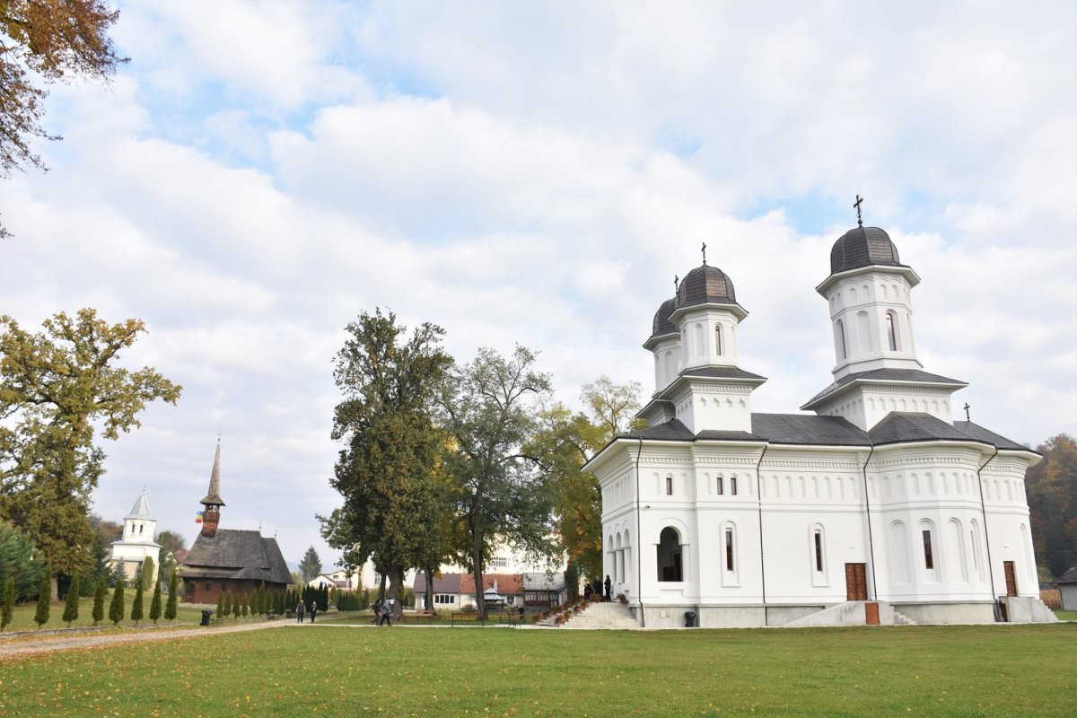 Hramul bisericii de lemn „Sfântul Apostol și Evanghelist Luca” de la Mănăstirea Dobric 189029