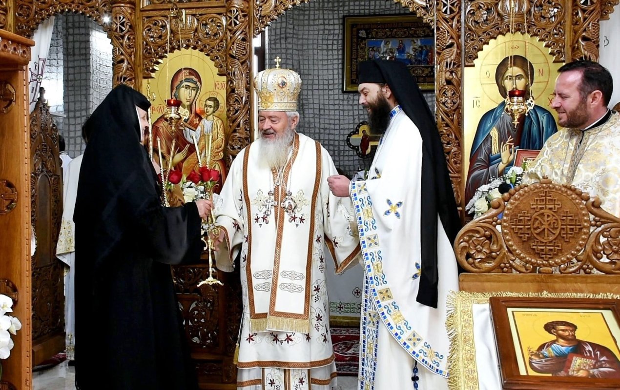 Hramul bisericii de lemn „Sfântul Apostol și Evanghelist Luca” de la Mănăstirea Dobric 189032