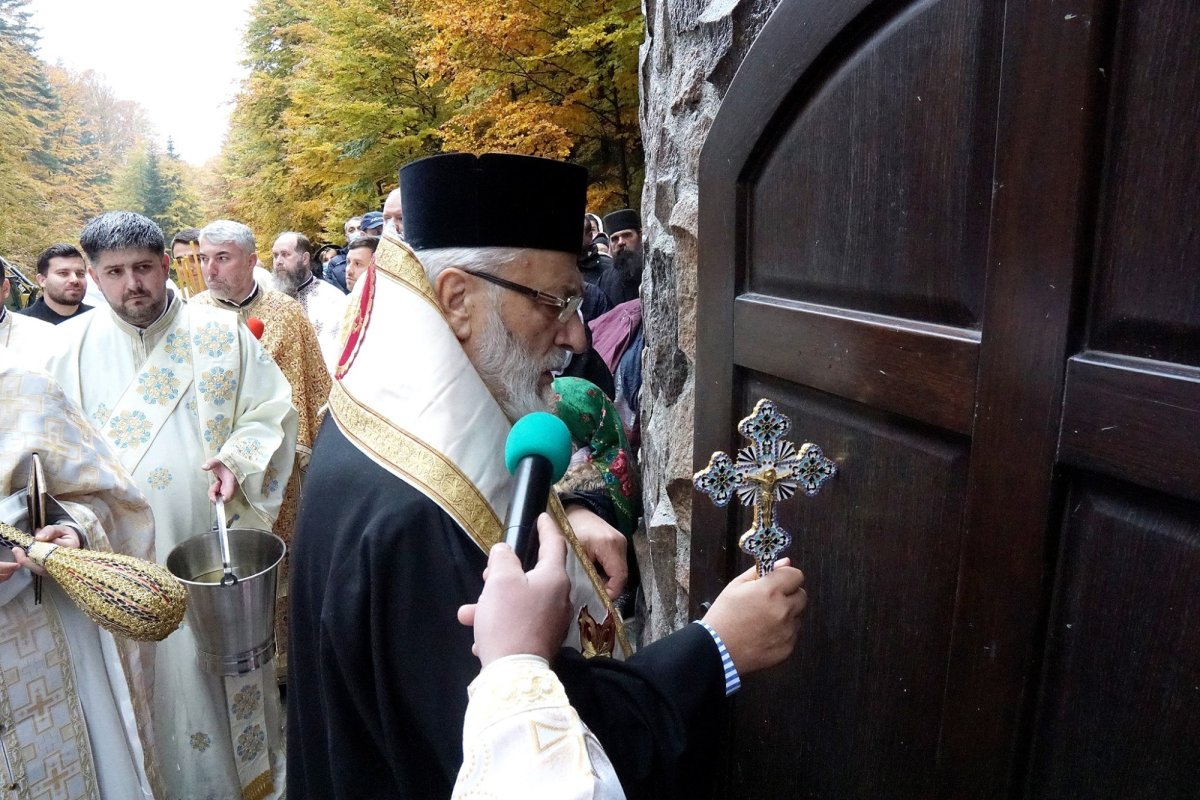 Sfințirea paraclisului Schitului „Sfântul Pantelimon” din Argeș  189056
