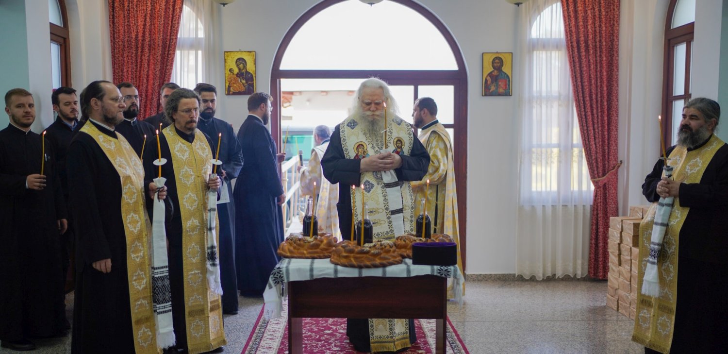 Parastas pentru Vasile Velnic, tatăl starețului Mănăstirii Putna 189246