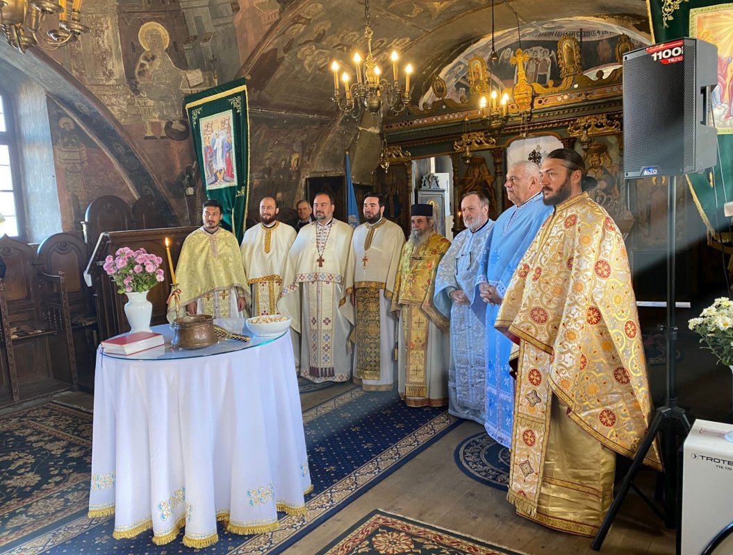 Credincioșii din Sibiel și au sărbătorit ocrotitorii 189362