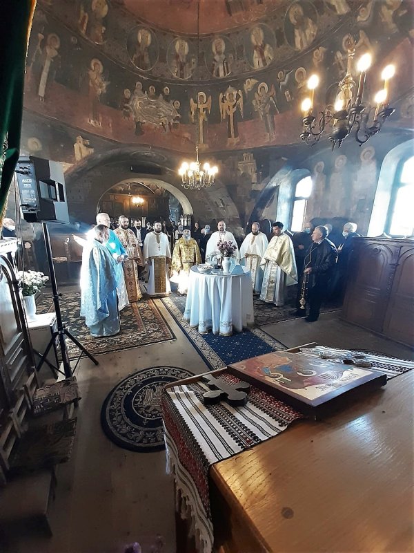 Credincioșii din Sibiel și au sărbătorit ocrotitorii 189364