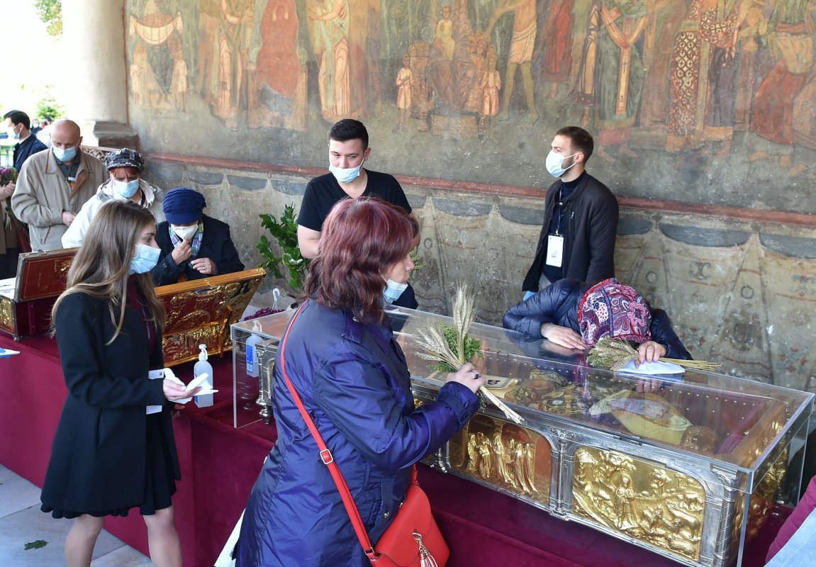 Cinstirea sfinţilor pe Colina Bucuriei 189843