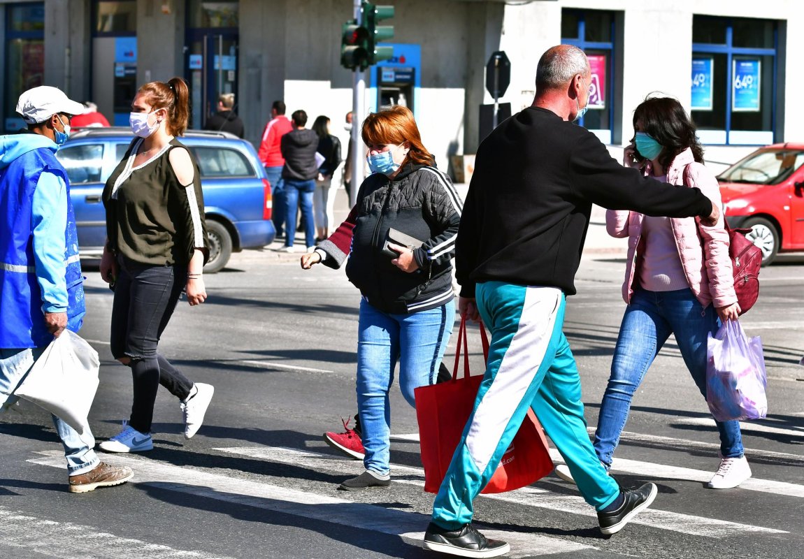 Masca de protecție redevine obligatorie  în spațiile publice 190342