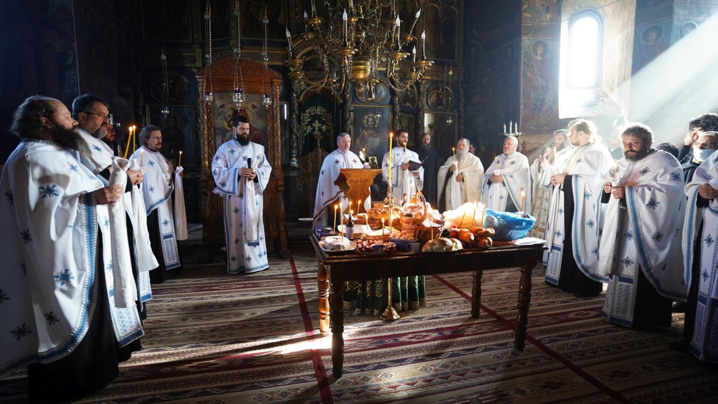 Părintele protosinghel David Oprea pomenit la parastasul de 40 de zile 190486