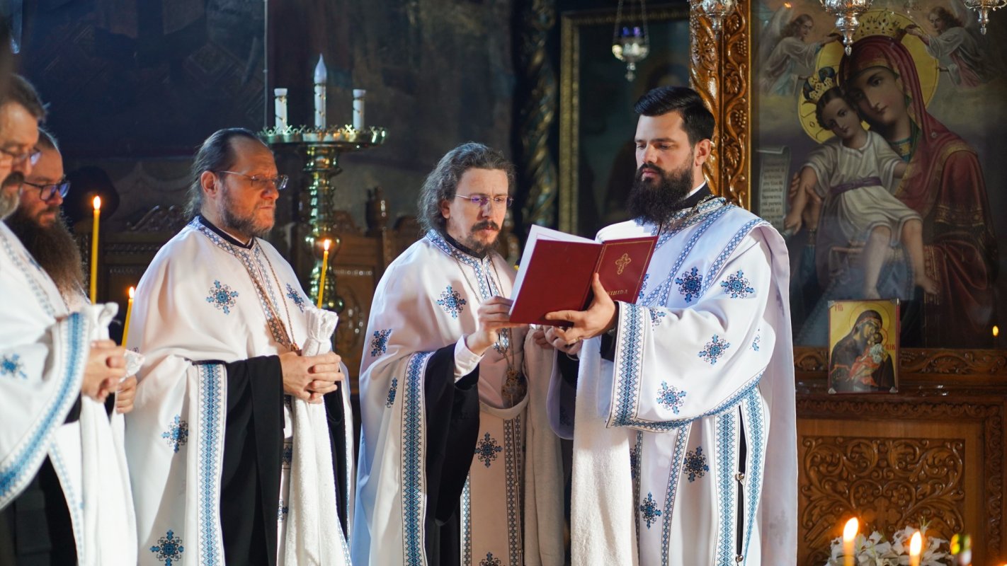 Părintele protosinghel David Oprea pomenit la parastasul de 40 de zile 190493