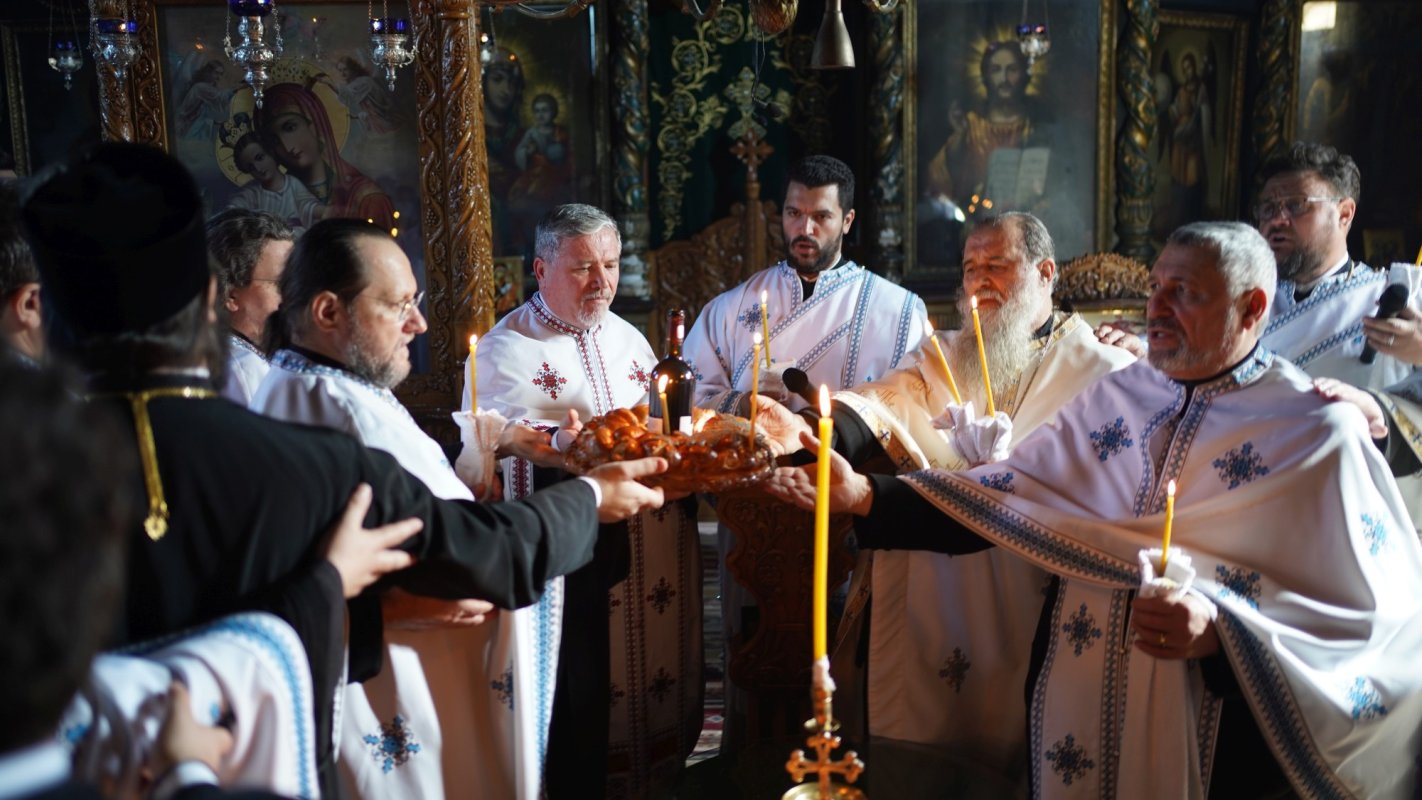 Părintele protosinghel David Oprea pomenit la parastasul de 40 de zile 190498