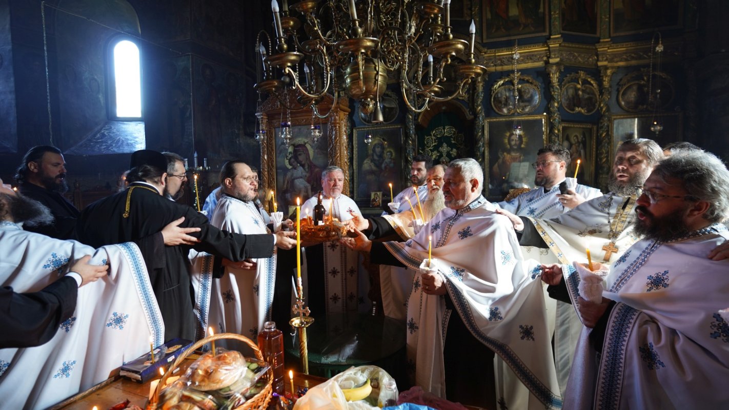 Părintele protosinghel David Oprea pomenit la parastasul de 40 de zile 190499