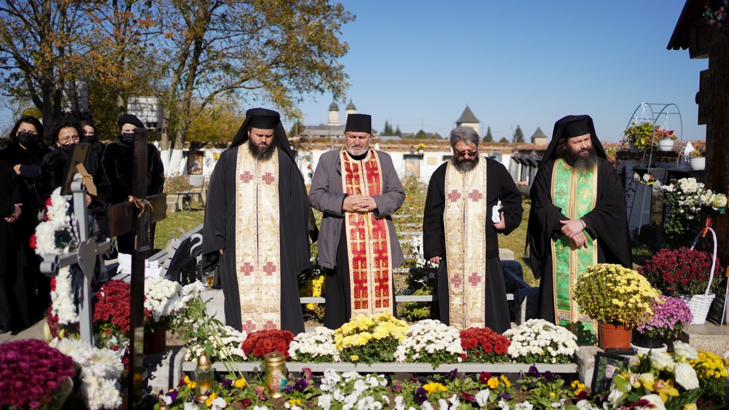 Părintele protosinghel David Oprea pomenit la parastasul de 40 de zile 190507