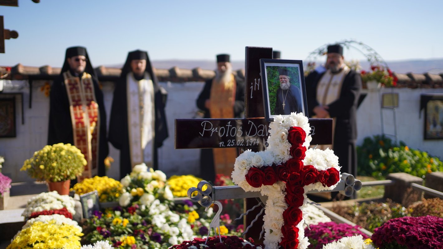 Părintele protosinghel David Oprea pomenit la parastasul de 40 de zile 190509