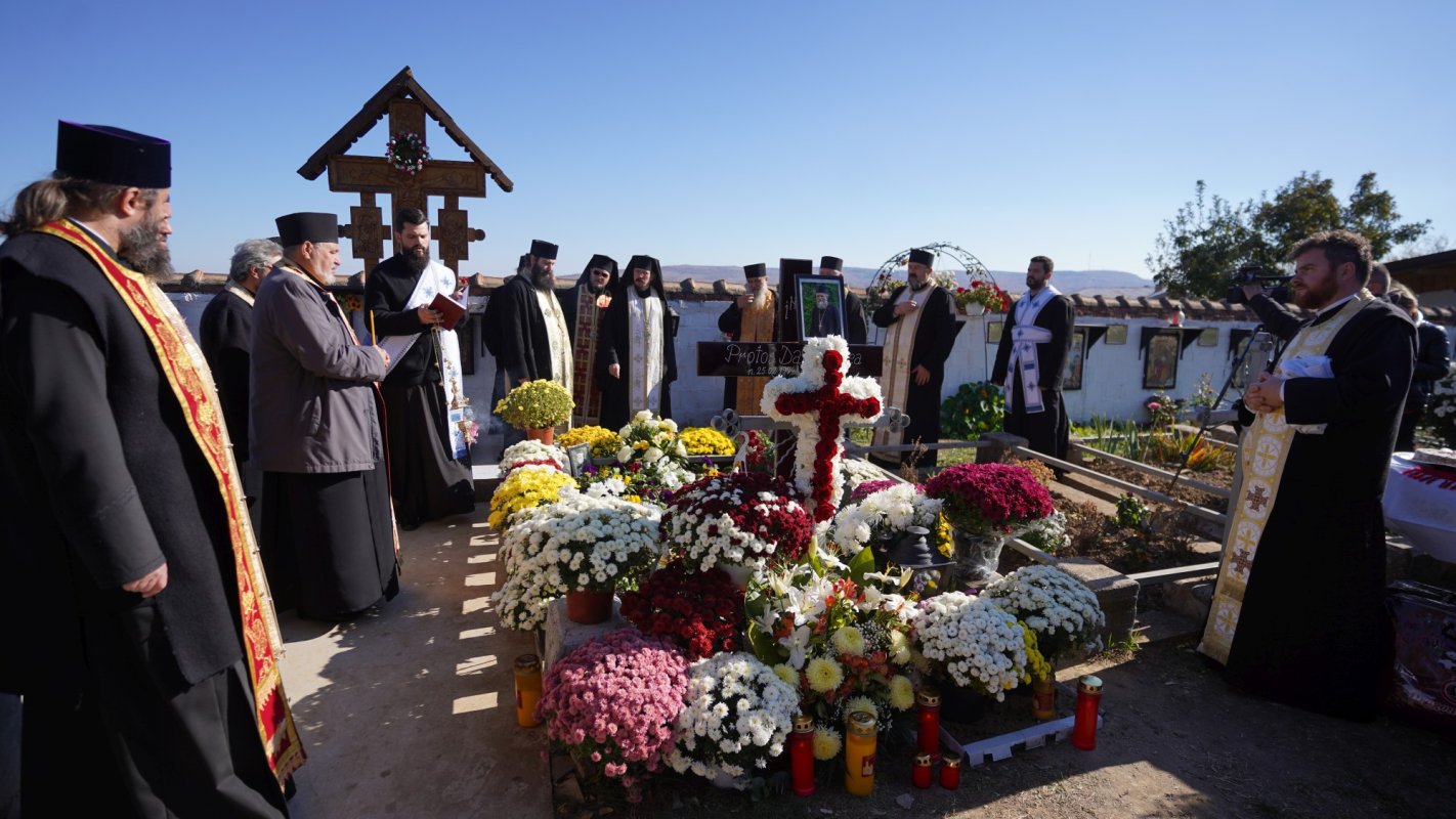 Părintele protosinghel David Oprea pomenit la parastasul de 40 de zile 190510