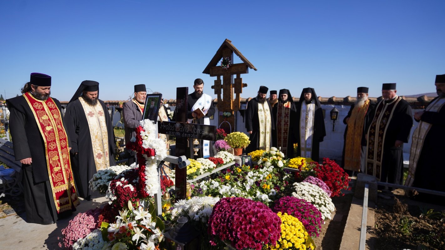 Părintele protosinghel David Oprea pomenit la parastasul de 40 de zile 190512