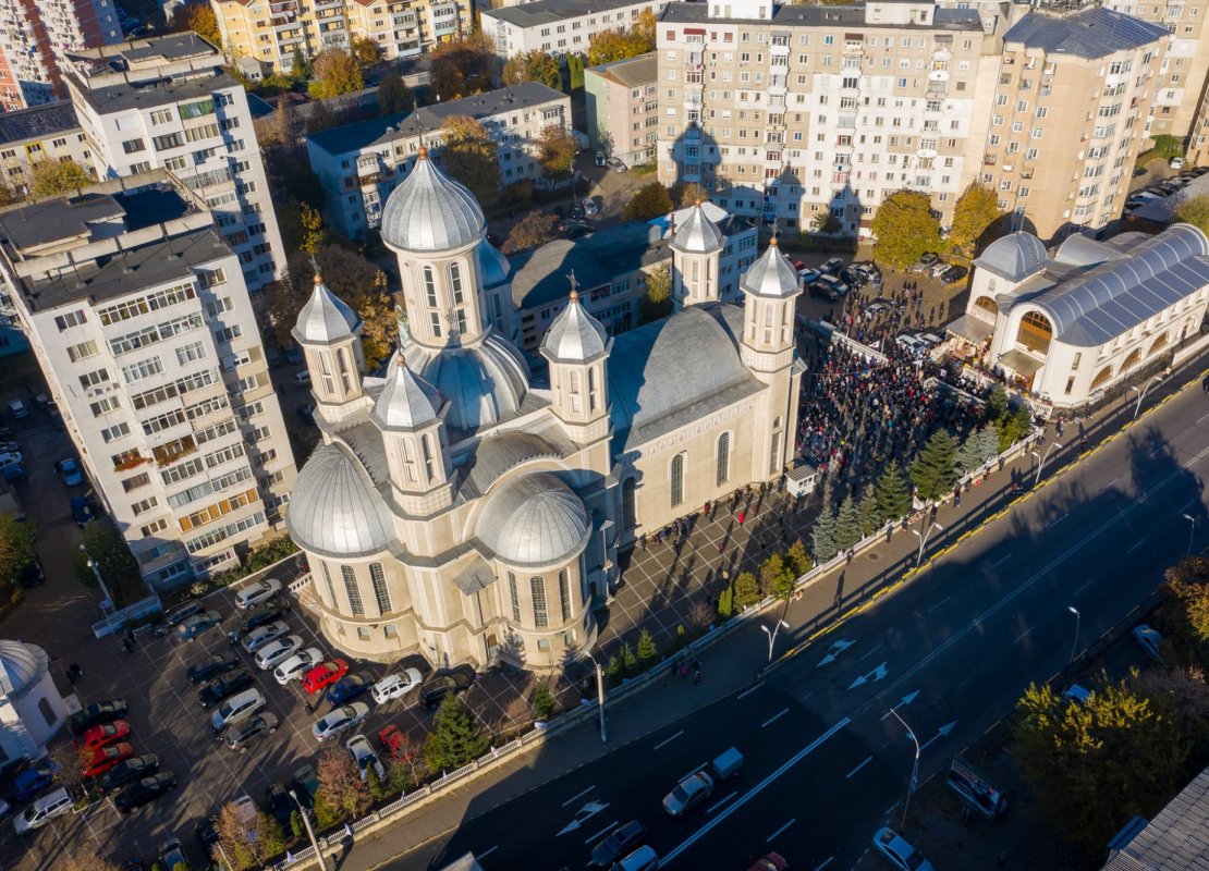 Hramul Bisericii „Sfântul Dumitru” din cartierul băcăuan Narcisa 190608