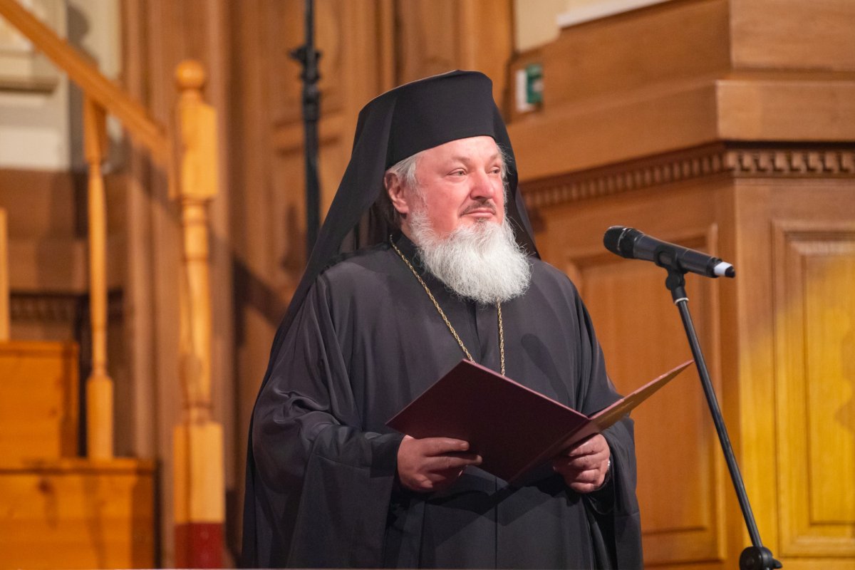 Comuniune cu românii din țară și din străinătate prin intermediul muzicii bisericești 191000