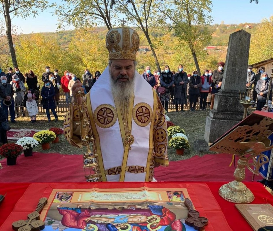 Hirotonie și instalare de preot în Episcopia Hușilor 190929