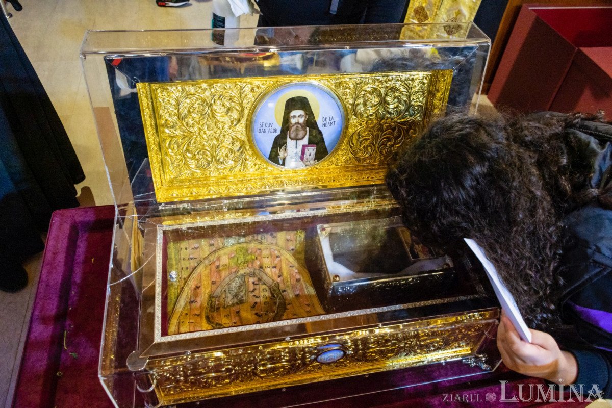 Daruri binecuvântate pentru credincioșii prezenți pe Colina Bucuriei la sărbătoarea Sfântului Cuvios Dimitrie cel Nou, Ocrotitorul Bucureștilor (21-28 octombrie 2021) 191117