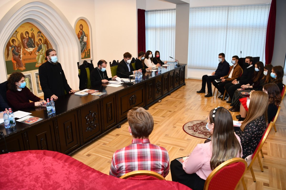 Hramul Schitului Nicolinț și întâlnire cu tinerii din județul Caraș-Severin 191068