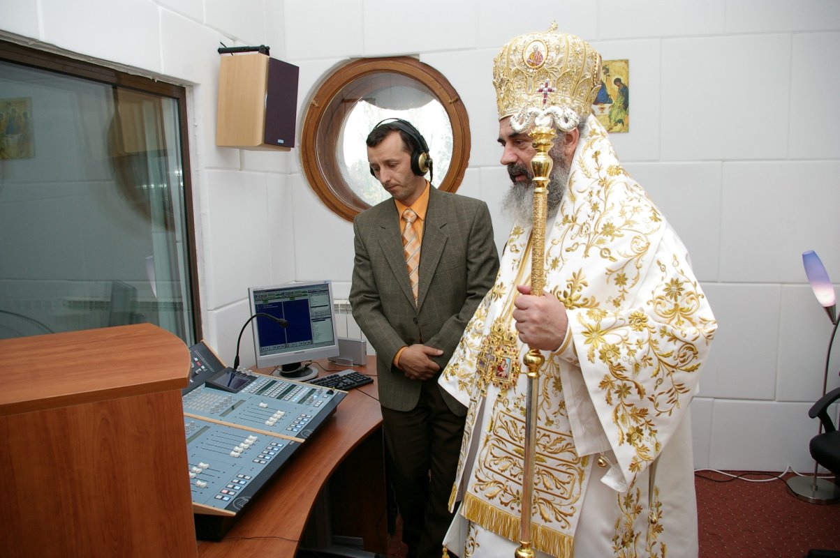 Pelerinii sfinţilor şi lumina spirituală transmisă din inimi către inimi 191018