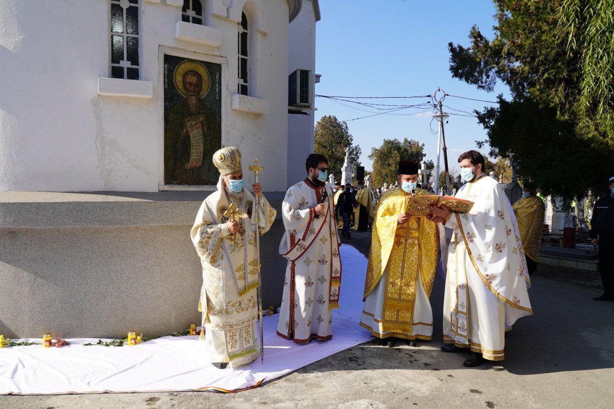 Capelă înnoită la Cimitirul „Sfinţii Împăraţi Constantin şi Elena” din orașul Brăila  191202