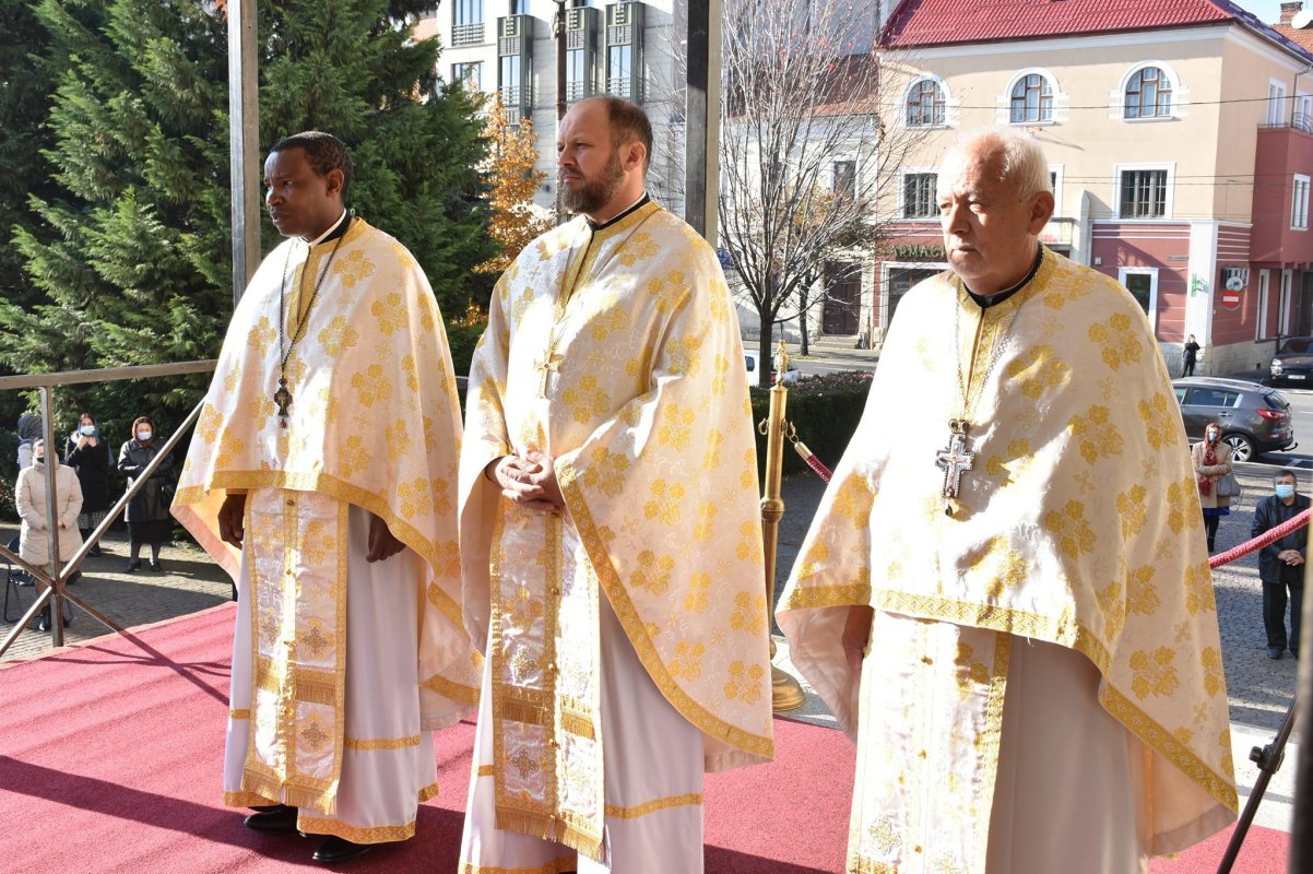 Înaltpreasfinţitul Mitropolit Andrei și Episcopul Neophytos din Kenya au slujit la Catedrala Mitropolitană clujeană 191387