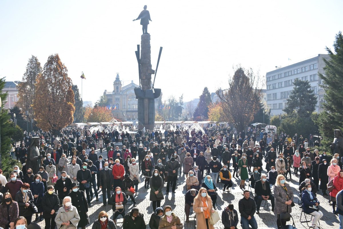 Înaltpreasfinţitul Mitropolit Andrei și Episcopul Neophytos din Kenya au slujit la Catedrala Mitropolitană clujeană 191388