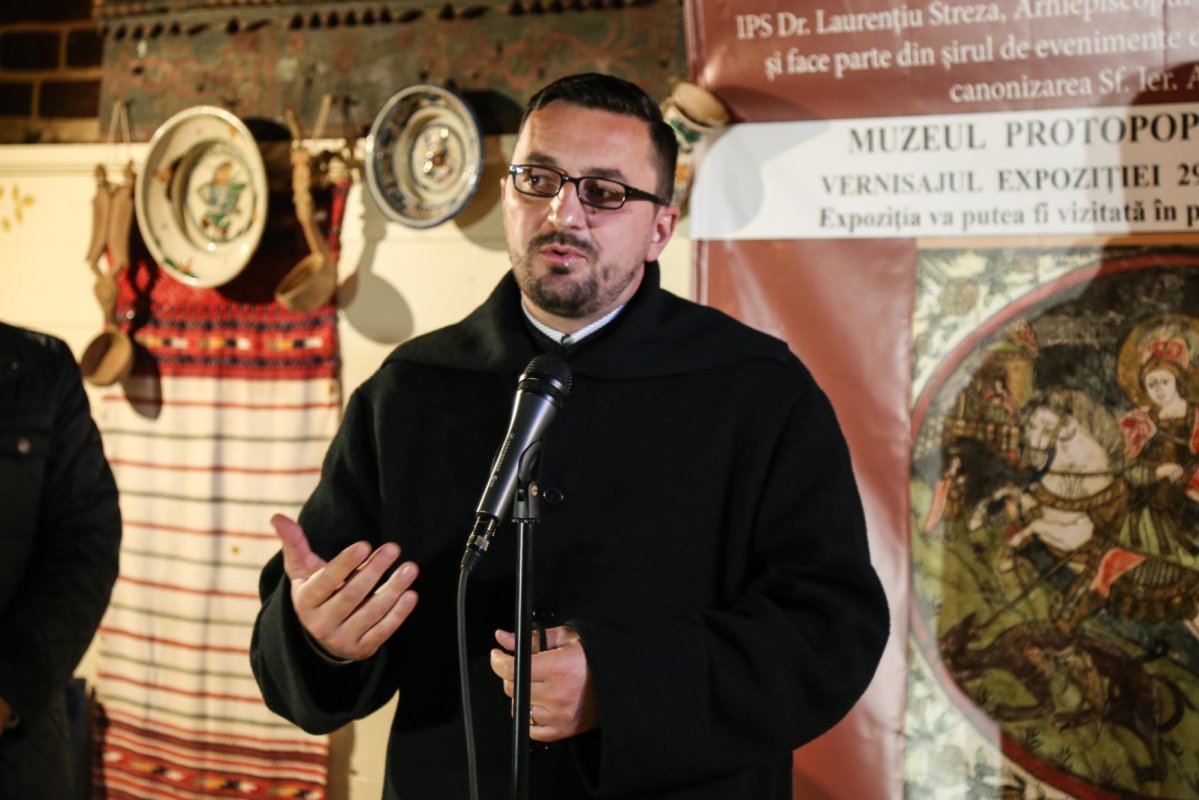 Expoziţie de icoane pe sticlă  în Sălişte la 10 ani de la canonizarea Sfântului Andrei Şaguna 191295