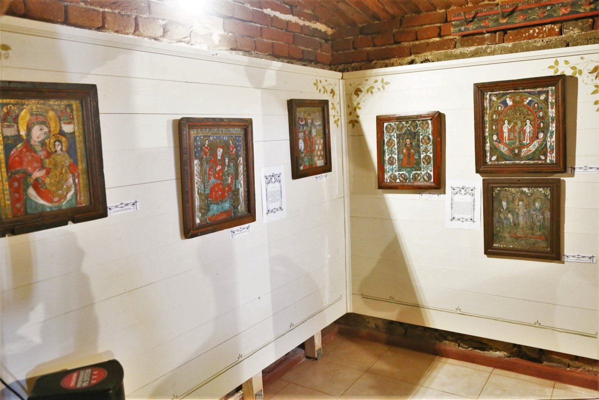 Expoziţie de icoane pe sticlă  în Sălişte la 10 ani de la canonizarea Sfântului Andrei Şaguna 191297