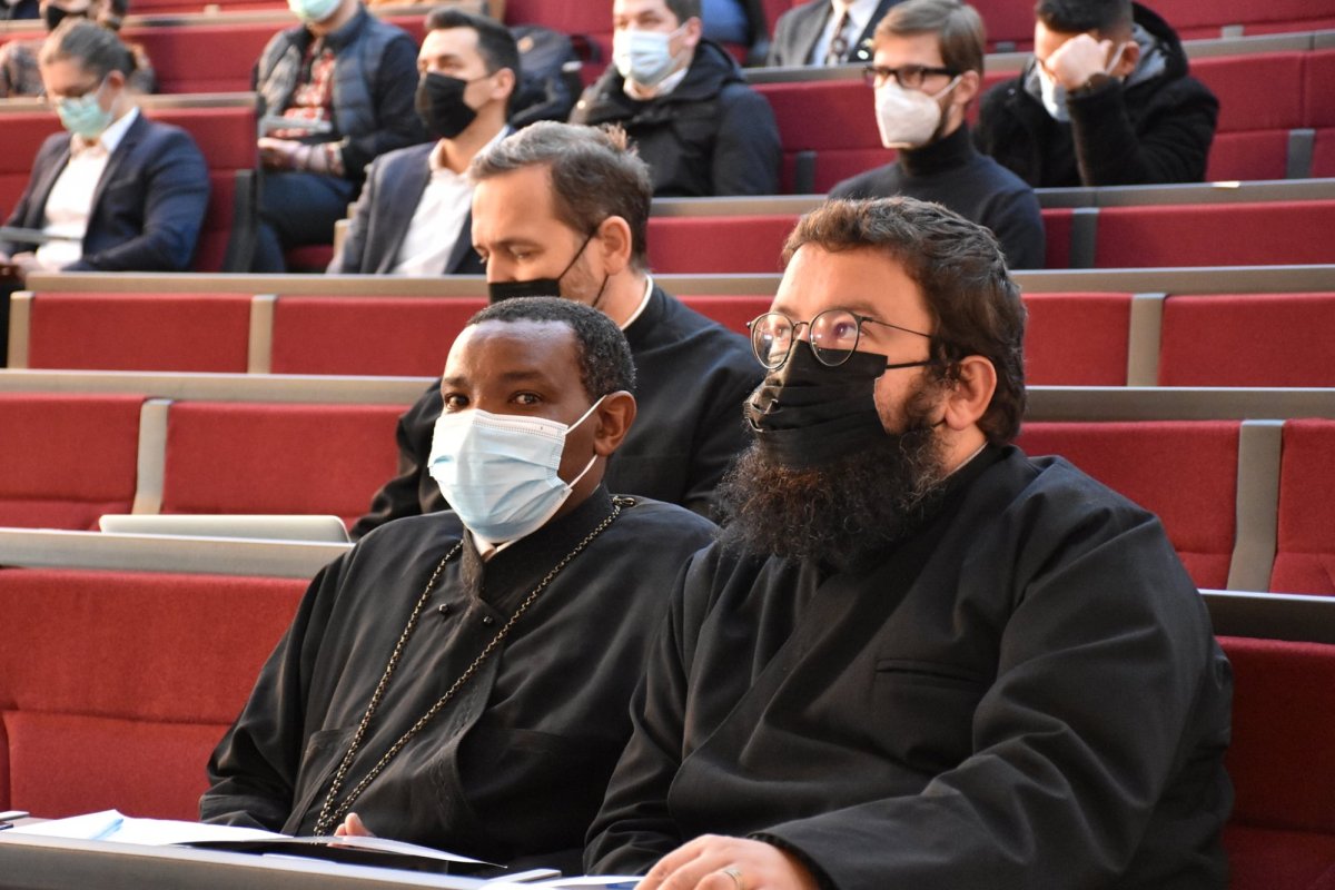 Simpozion internaţional la Cluj: „Pastorație și Duhovnicie în Diaspora Românească. Purtarea de grijă a celor adormiți în cultul și practica Bisericii Ortodoxe”  191405