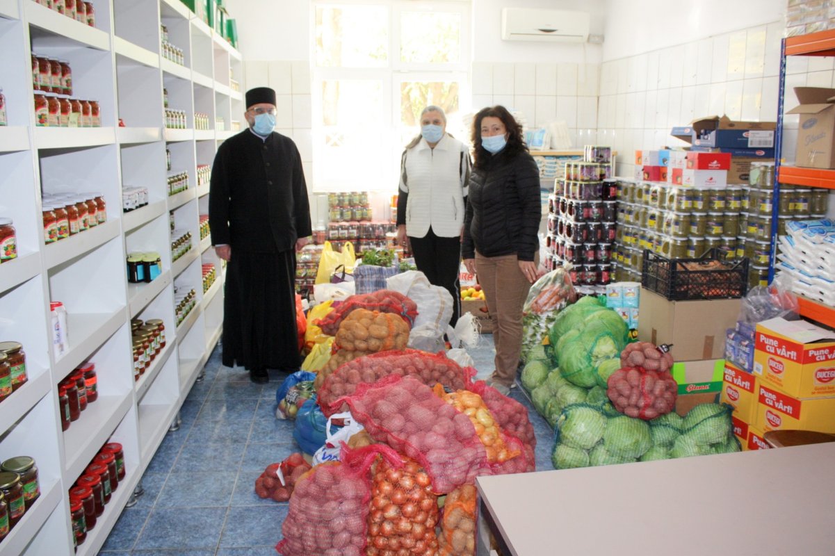 Colectă de fructe organizată de femeile ortodoxe din Buzău și Vrancea 191775