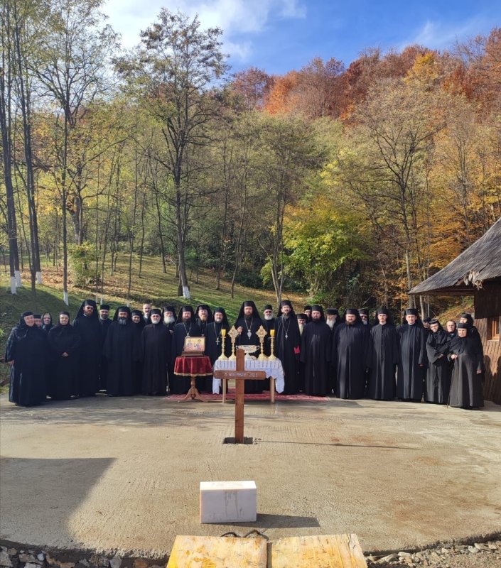 Piatră de temelie pentru un nou sfânt lăcaș la Mănăstirea Izbuc 191822