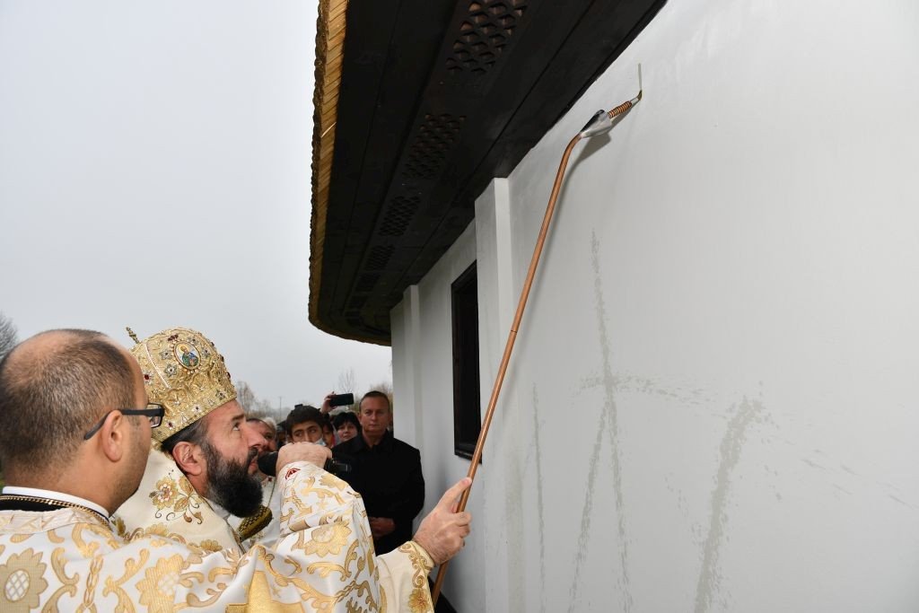 Biserică de lemn de la 1713 restaurată și sfințită în Episcopia Caransebeșului 191944
