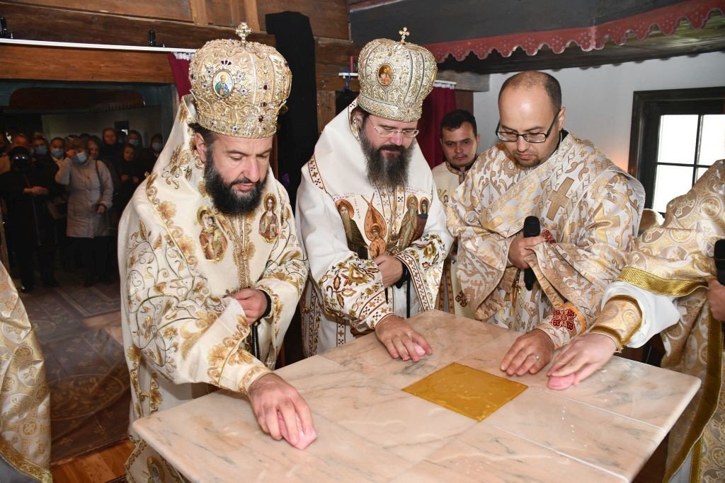 Biserică de lemn de la 1713 restaurată și sfințită în Episcopia Caransebeșului 191945