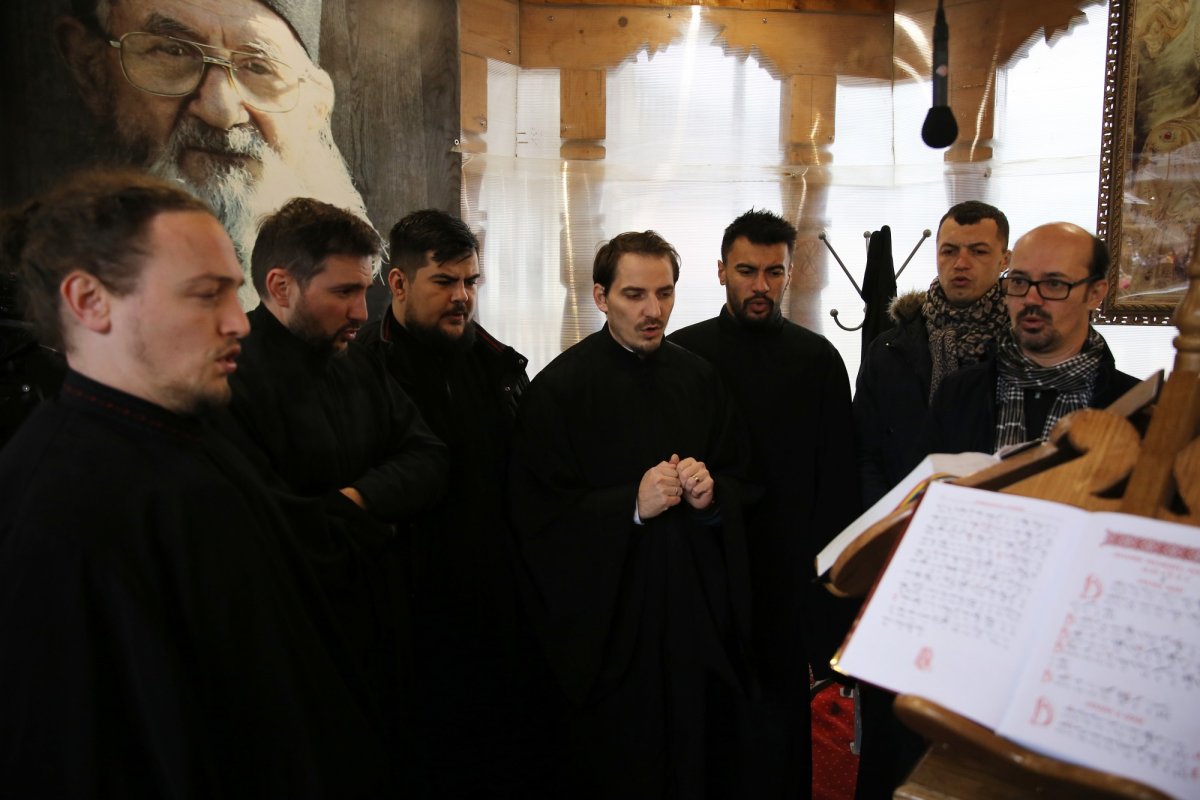 Mănăstirea nemțeană Petru Vodă și-a sărbătorit ocrotitorii 191951