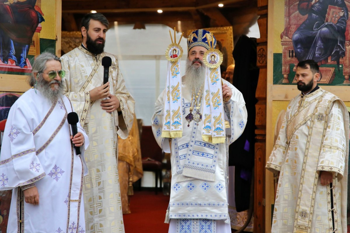 Mănăstirea nemțeană Petru Vodă și-a sărbătorit ocrotitorii 191954