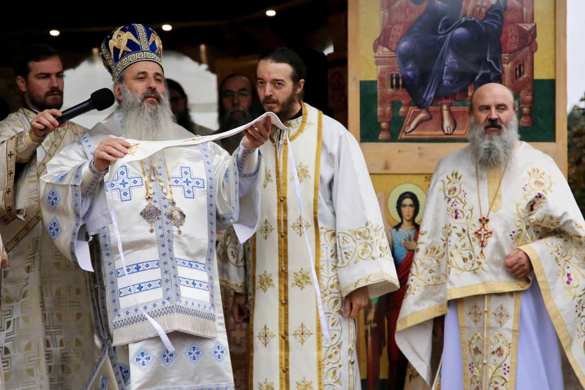 Mănăstirea nemțeană Petru Vodă și-a sărbătorit ocrotitorii 191957