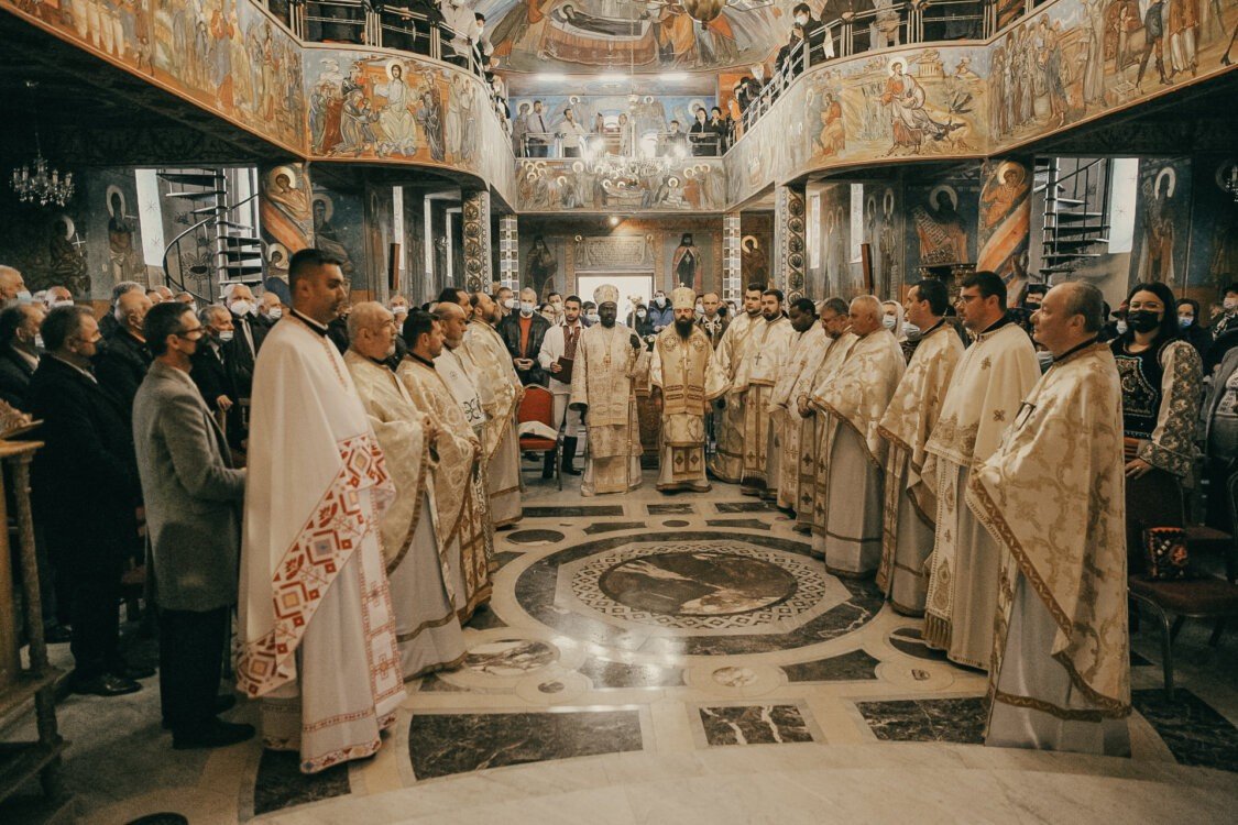 Hramul Bisericii „Sfinții Arhangheli Mihail și Gavriil” din cartierul clujean Dâmbul Rotund 192237