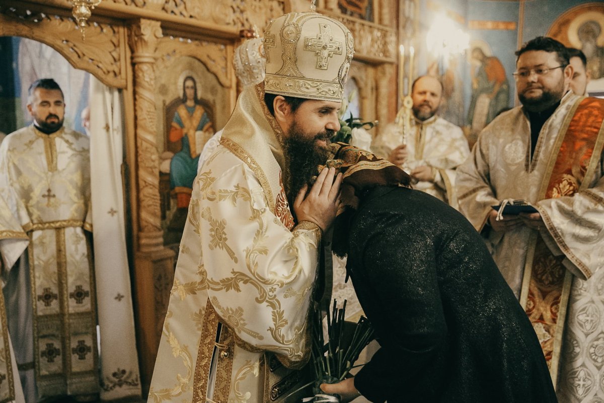 Hramul Bisericii „Sfinții Arhangheli Mihail și Gavriil” din cartierul clujean Dâmbul Rotund 192239