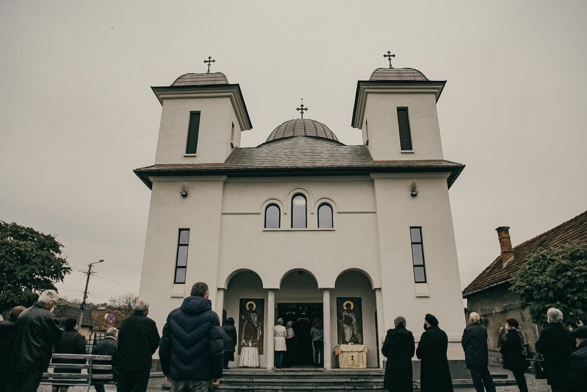 Hramul Bisericii „Sfinții Arhangheli Mihail și Gavriil” din cartierul clujean Dâmbul Rotund 192241