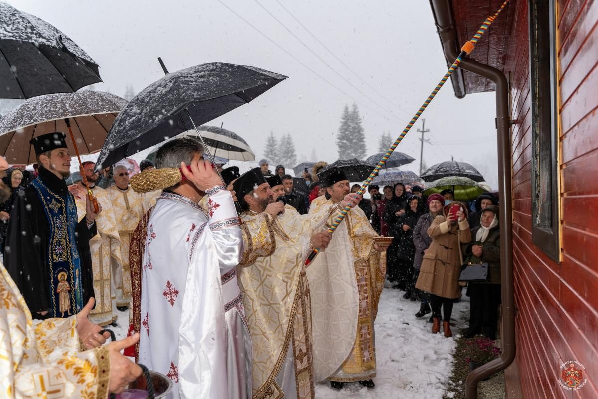 Resfințirea bisericii din Pajiștea, Protopopiatul Moinești 192243