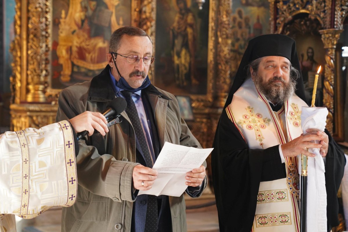 Profesorul Corneliu Oniscu a fost înmormântat la Iași 192350