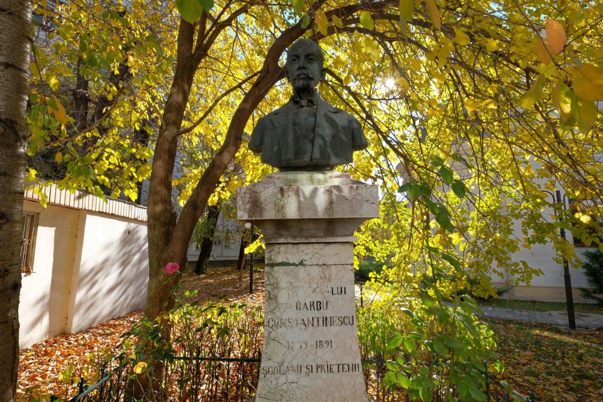 Facultatea de Teologie Ortodoxă din Bucureşti la ceas aniversar 192422