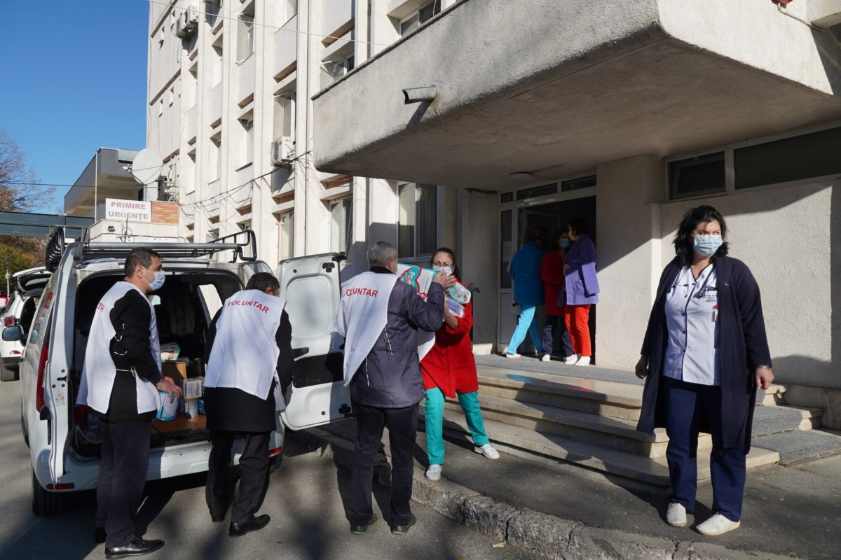 Liturghie şi filantropie la Biserica „Sfântul Mina” din Galaţi 192474