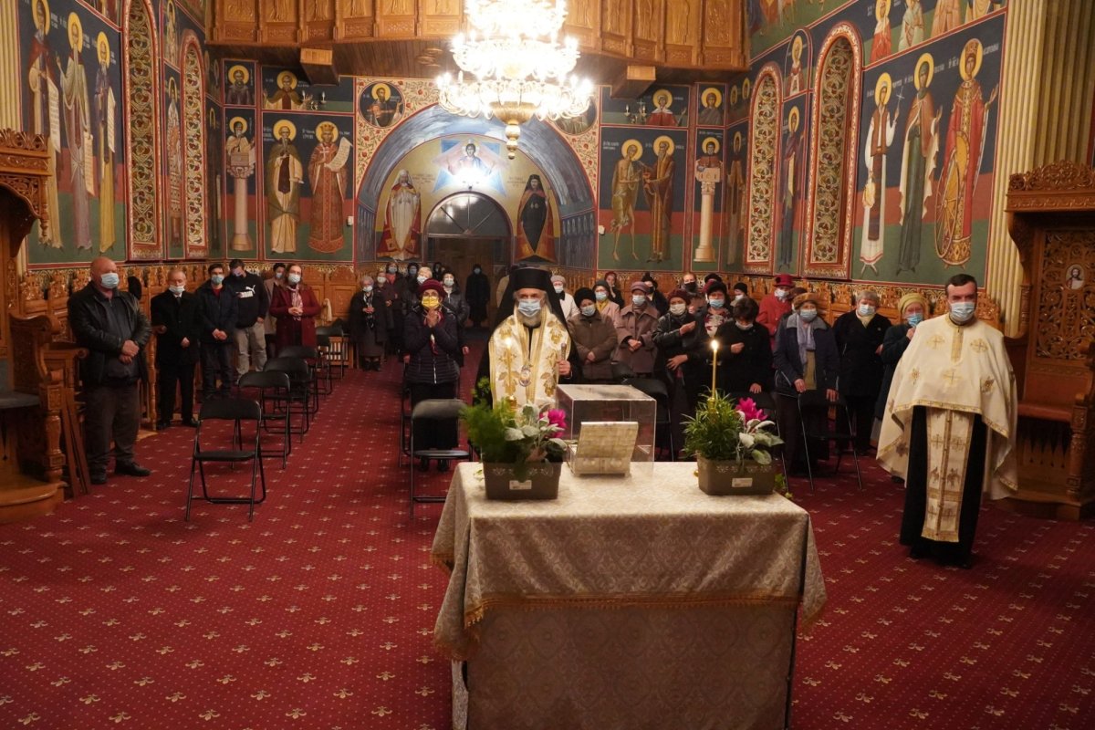 Rugăciune şi filantropie la Parohia „Înălţarea Domnului” din Galaţi 192766