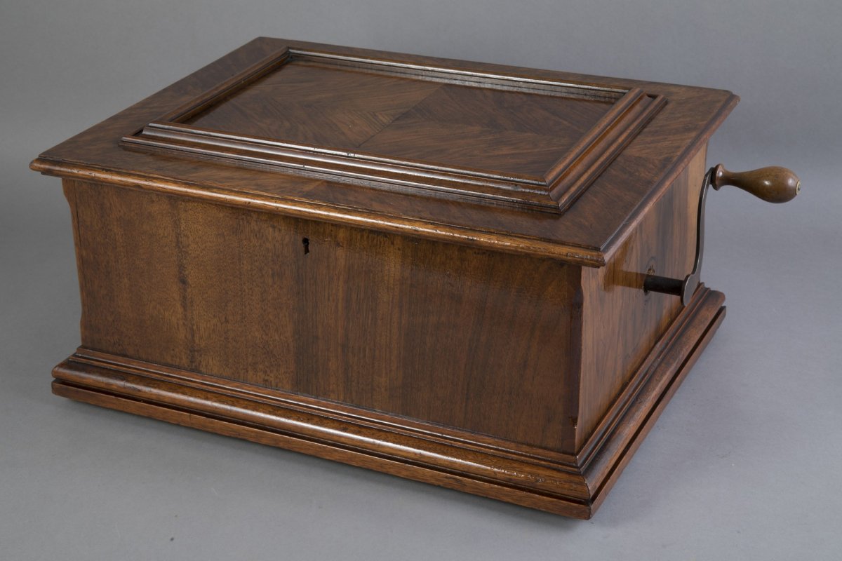 Cutii muzicale la Muzeul Național de Istorie a României 192806