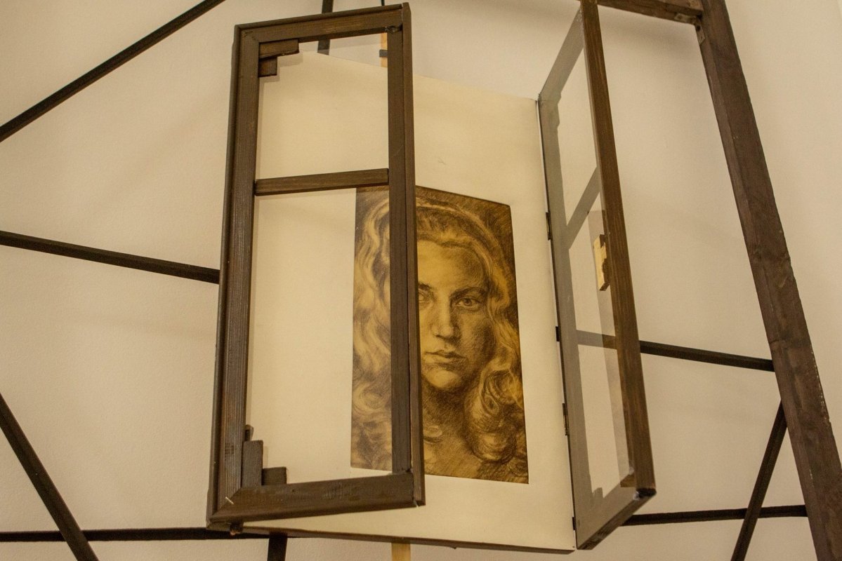 O lume văzută prin fereastra de la parter 192811