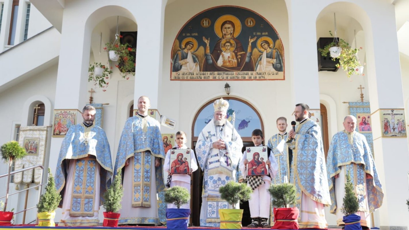 Sărbătoare la Biserica Sfinţilor Arhangheli din Baia Mare 192824