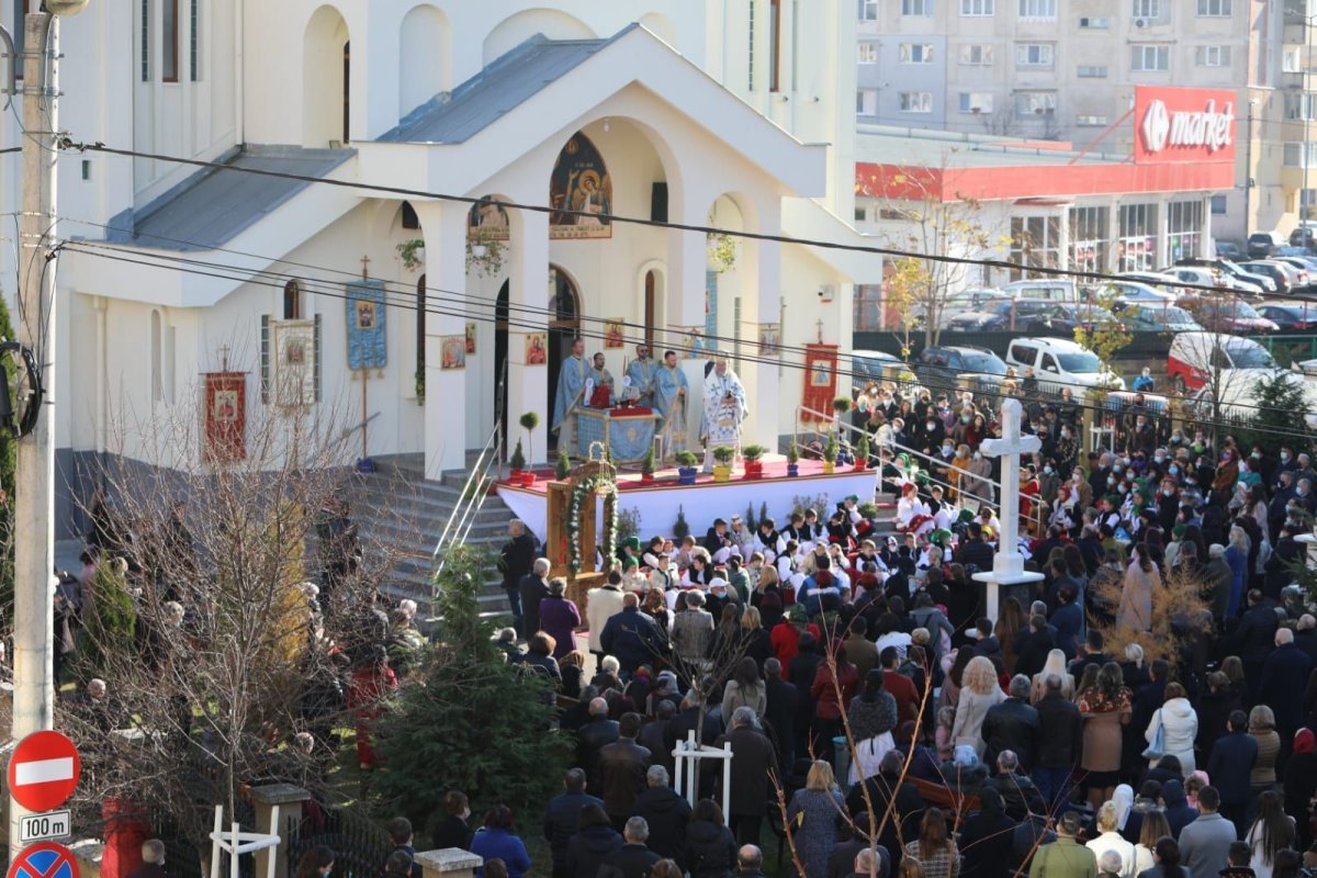 Sărbătoare la Biserica Sfinţilor Arhangheli din Baia Mare 192825